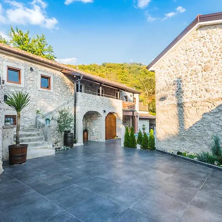 Cozy In With Outdoor Swimming Pool Holiday home