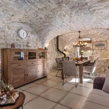 Holiday home Cozy In With Outdoor Swimming Pool