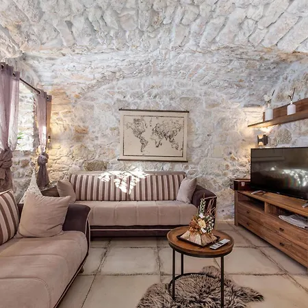 Holiday home Cozy In With Outdoor Swimming Pool