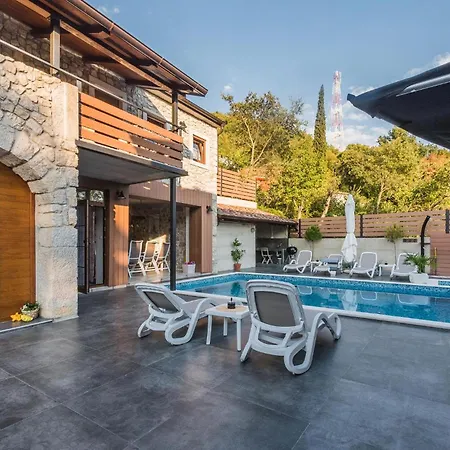 Holiday home Cozy In With Outdoor Swimming Pool *